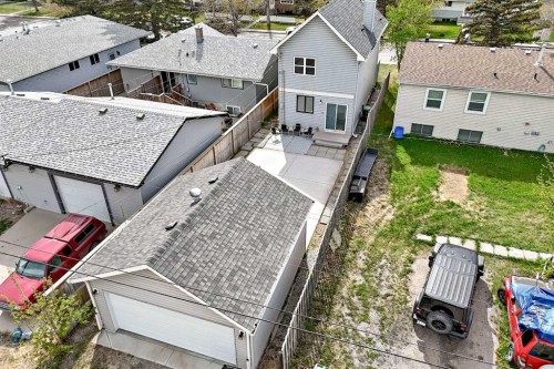 7608 21 Street Se, Calgary, AB - Outdoor