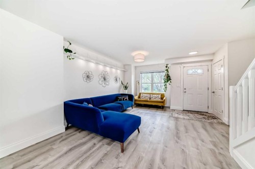 7608 21 Street Se, Calgary, AB - Indoor