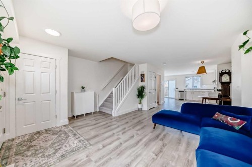 7608 21 Street Se, Calgary, AB - Indoor Photo Showing Other Room