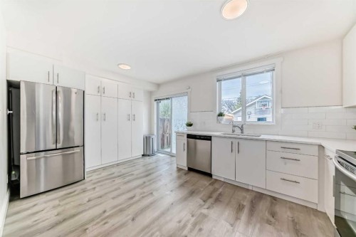 7608 21 Street Se, Calgary, AB - Indoor Photo Showing Kitchen With Upgraded Kitchen