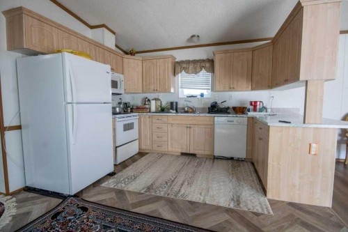 19 Noblefern Way, Sundre, AB - Indoor Photo Showing Kitchen