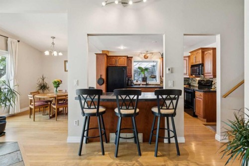 1043 32 Avenue Nw, Calgary, AB - Indoor