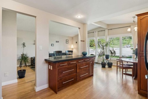 1043 32 Avenue Nw, Calgary, AB - Indoor