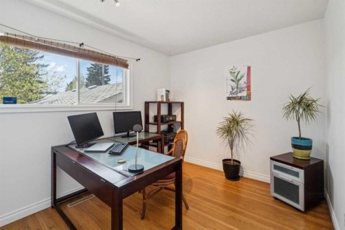 1043 32 Avenue Nw, Calgary, AB - Indoor Photo Showing Office