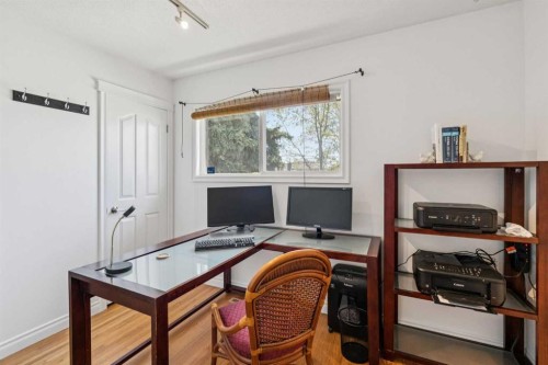1043 32 Avenue Nw, Calgary, AB - Indoor Photo Showing Office