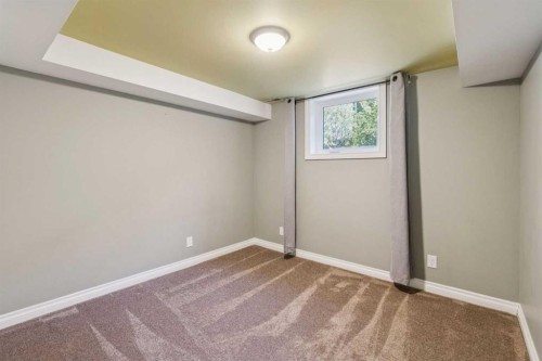 1043 32 Avenue Nw, Calgary, AB - Indoor Photo Showing Other Room