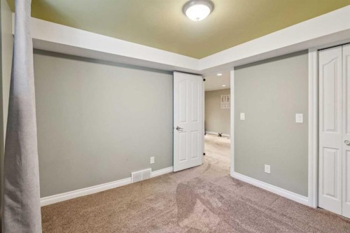 1043 32 Avenue Nw, Calgary, AB - Indoor Photo Showing Other Room