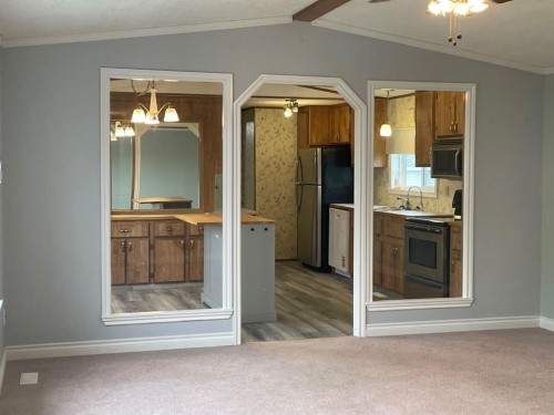 12 Westover Crescent, Claresholm, AB - Indoor Photo Showing Kitchen