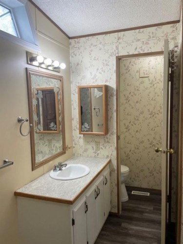 12 Westover Crescent, Claresholm, AB - Indoor Photo Showing Bathroom