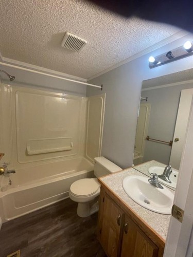 12 Westover Crescent, Claresholm, AB - Indoor Photo Showing Bathroom