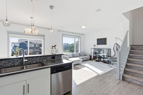 11 Evanscrest Way Nw, Calgary, AB - Indoor Photo Showing Kitchen With Double Sink