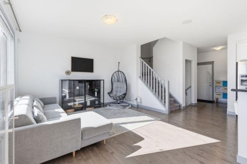 11 Evanscrest Way Nw, Calgary, AB - Indoor Photo Showing Living Room