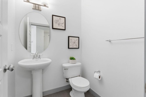 11 Evanscrest Way Nw, Calgary, AB - Indoor Photo Showing Bathroom