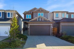 11 Evanscrest Way NW Calgary, AB T3P 0R4