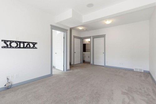 11 Evanscrest Way Nw, Calgary, AB - Indoor Photo Showing Other Room