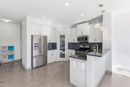 11 Evanscrest Way Nw, Calgary, AB - Indoor Photo Showing Kitchen With Stainless Steel Kitchen With Upgraded Kitchen