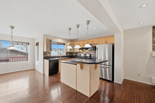 646 Everridge Drive Sw, Calgary, AB - Indoor Photo Showing Kitchen With Stainless Steel Kitchen