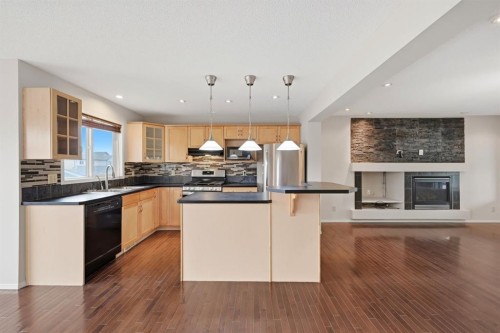 646 Everridge Drive Sw, Calgary, AB - Indoor Photo Showing Kitchen With Upgraded Kitchen