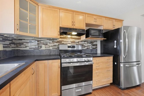 646 Everridge Drive Sw, Calgary, AB - Indoor Photo Showing Kitchen
