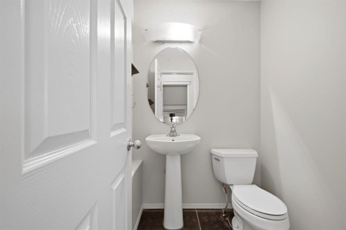 646 Everridge Drive Sw, Calgary, AB - Indoor Photo Showing Bathroom