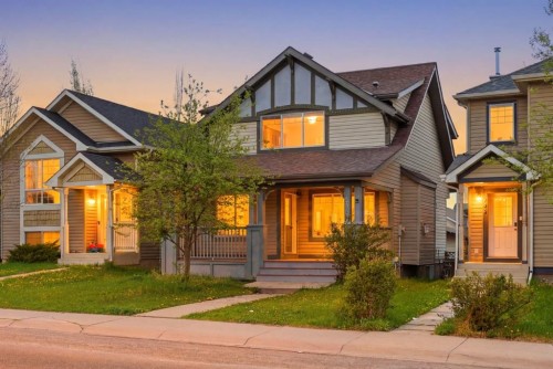 646 Everridge Drive Sw, Calgary, AB - Outdoor With Facade