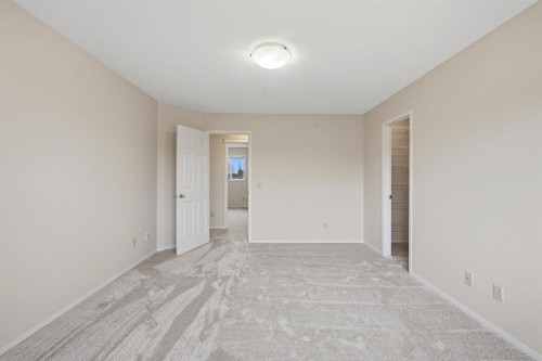 646 Everridge Drive Sw, Calgary, AB - Indoor Photo Showing Other Room