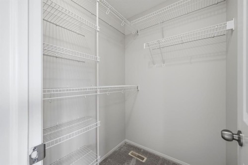 646 Everridge Drive Sw, Calgary, AB - Indoor With Storage