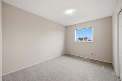 646 Everridge Drive Sw, Calgary, AB - Indoor Photo Showing Other Room