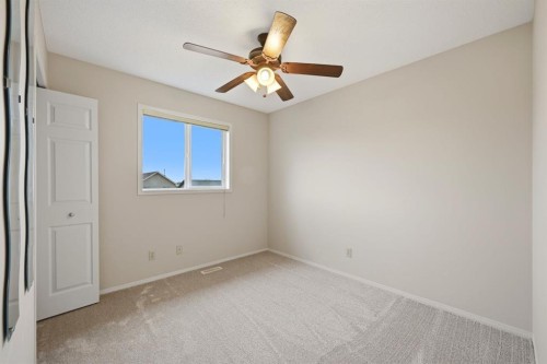 646 Everridge Drive Sw, Calgary, AB - Indoor Photo Showing Other Room