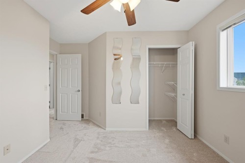 646 Everridge Drive Sw, Calgary, AB - Indoor Photo Showing Other Room