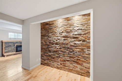 646 Everridge Drive Sw, Calgary, AB - Indoor Photo Showing Other Room