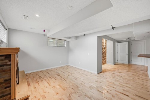 646 Everridge Drive Sw, Calgary, AB - Indoor