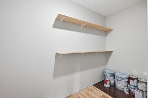 646 Everridge Drive Sw, Calgary, AB - Indoor With Storage