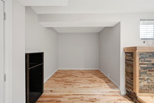 646 Everridge Drive Sw, Calgary, AB - Indoor Photo Showing Other Room