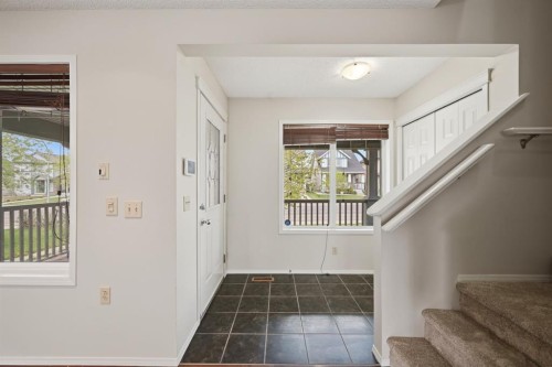 646 Everridge Drive Sw, Calgary, AB - Indoor Photo Showing Other Room