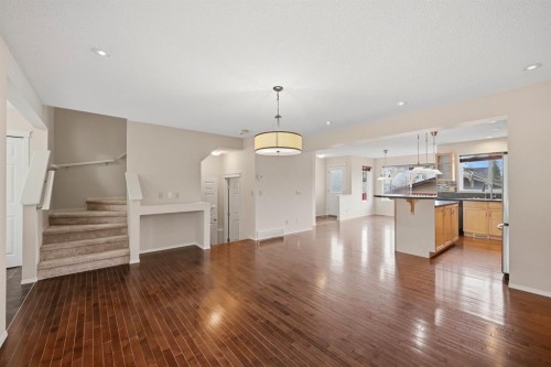 646 Everridge Drive Sw, Calgary, AB - Indoor Photo Showing Kitchen