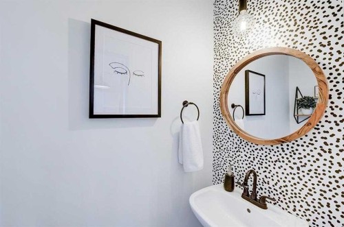 12 Elgin Meadows View Se, Calgary, AB - Indoor Photo Showing Bathroom