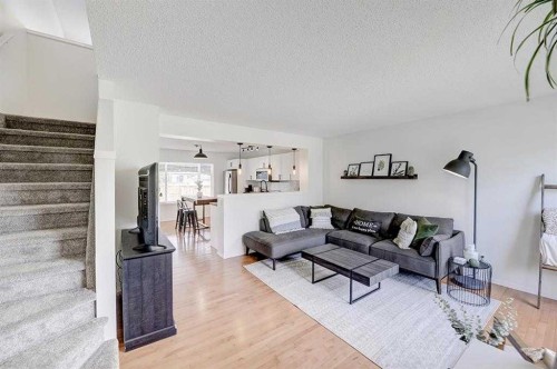 12 Elgin Meadows View Se, Calgary, AB - Indoor Photo Showing Living Room