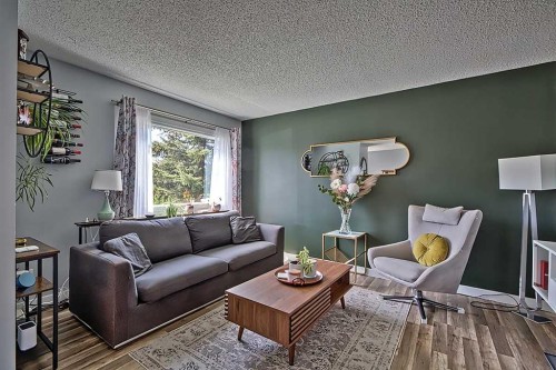 72 Deerpoint Road Se, Calgary, AB - Indoor Photo Showing Living Room