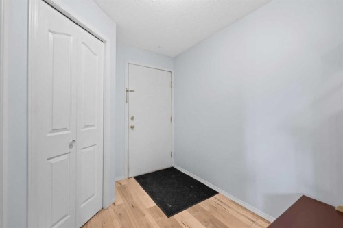 2219-2600 66 Ne, Calgary, AB - Indoor Photo Showing Other Room
