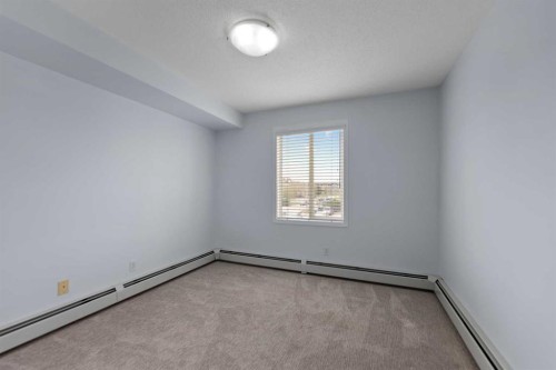 2219-2600 66 Ne, Calgary, AB - Indoor Photo Showing Other Room