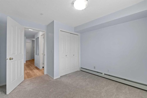 2219-2600 66 Ne, Calgary, AB - Indoor Photo Showing Other Room