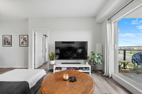 2213-33 Carringham Gate Nw, Calgary, AB - Indoor Photo Showing Living Room