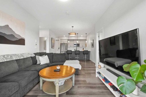 2213-33 Carringham Gate Nw, Calgary, AB - Indoor Photo Showing Living Room