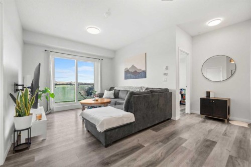 2213-33 Carringham Gate Nw, Calgary, AB - Indoor Photo Showing Living Room