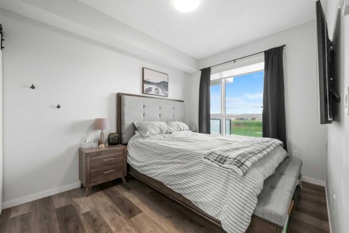 2213-33 Carringham Gate Nw, Calgary, AB - Indoor Photo Showing Bedroom