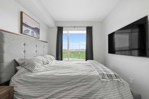 2213-33 Carringham Gate Nw, Calgary, AB - Indoor Photo Showing Bedroom