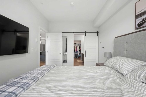 2213-33 Carringham Gate Nw, Calgary, AB - Indoor Photo Showing Bedroom