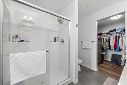 2213-33 Carringham Gate Nw, Calgary, AB - Indoor Photo Showing Bathroom