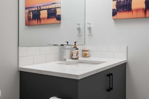 2213-33 Carringham Gate Nw, Calgary, AB - Indoor Photo Showing Bathroom